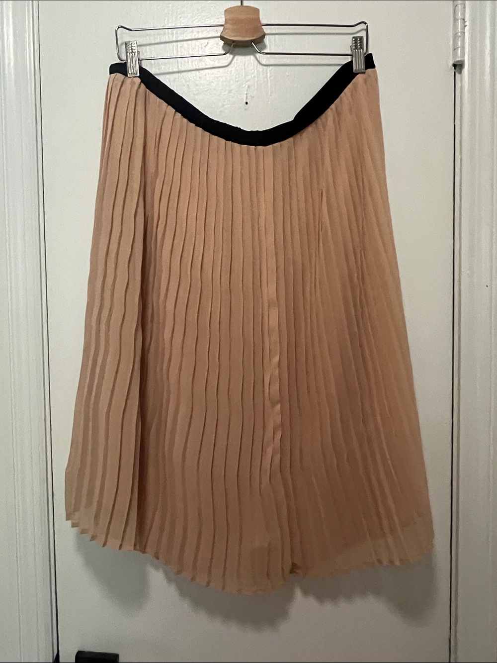 Daniel Rainn pleated Midi Skirt in Beige with Black Waistband